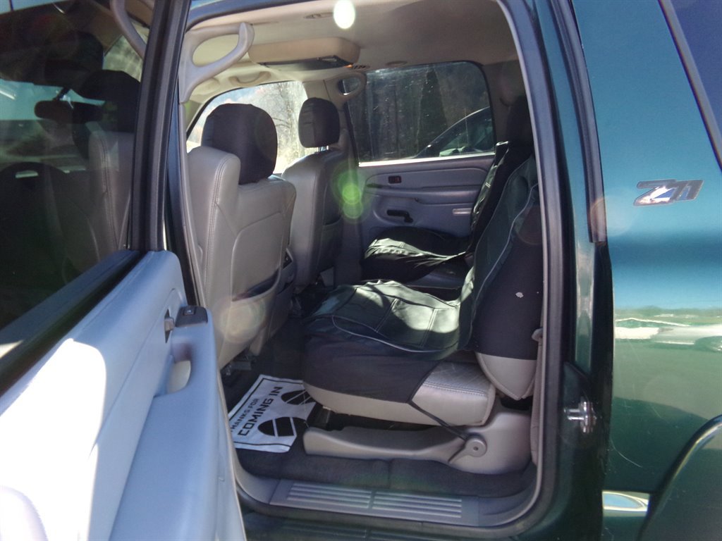 Used 2004 Chevrolet Suburban Z71 w/ Preferred Equipment Group image 7