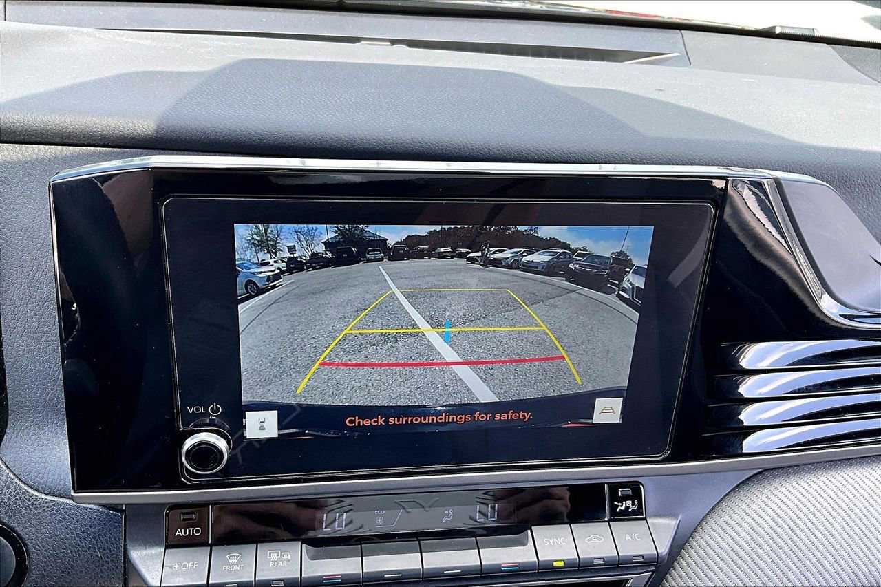 Used 2025 Toyota Camry SE image 13