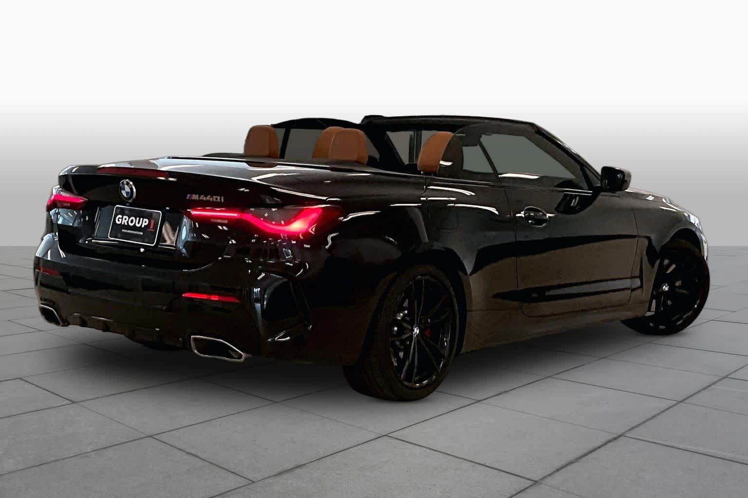 Used 2022 BMW M440i Convertible RWD image 11