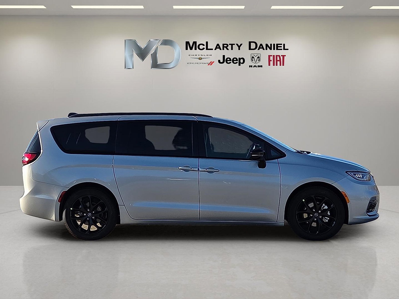 New 2026 Chrysler Pacifica Select w/ S Appearance Package FWD image 6