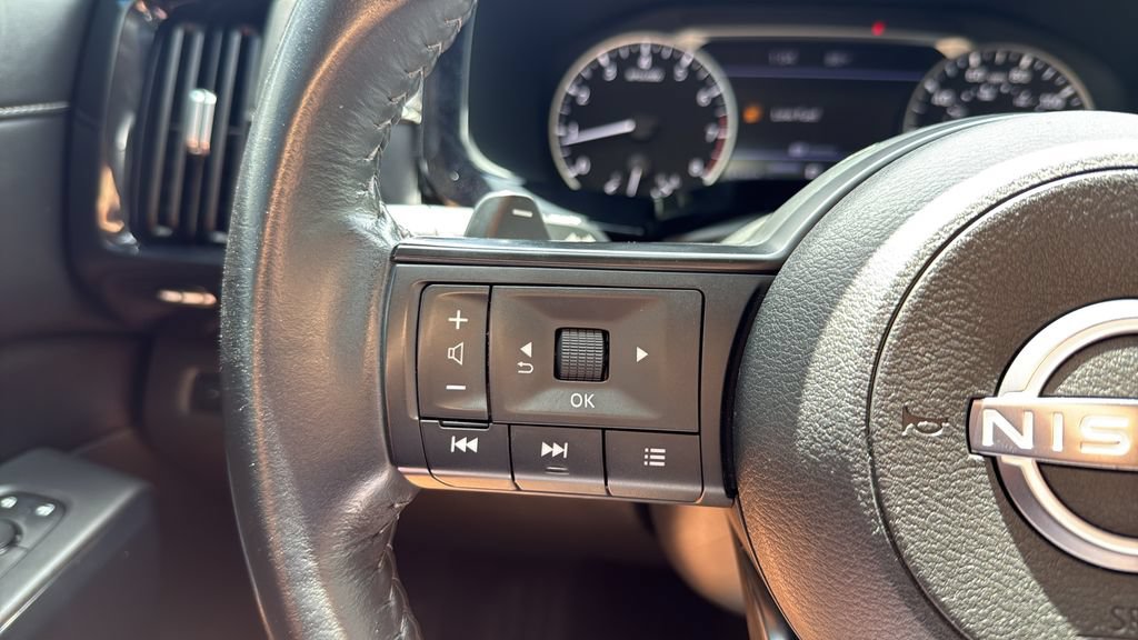 Used 2024 Nissan Pathfinder SV FWD image 12