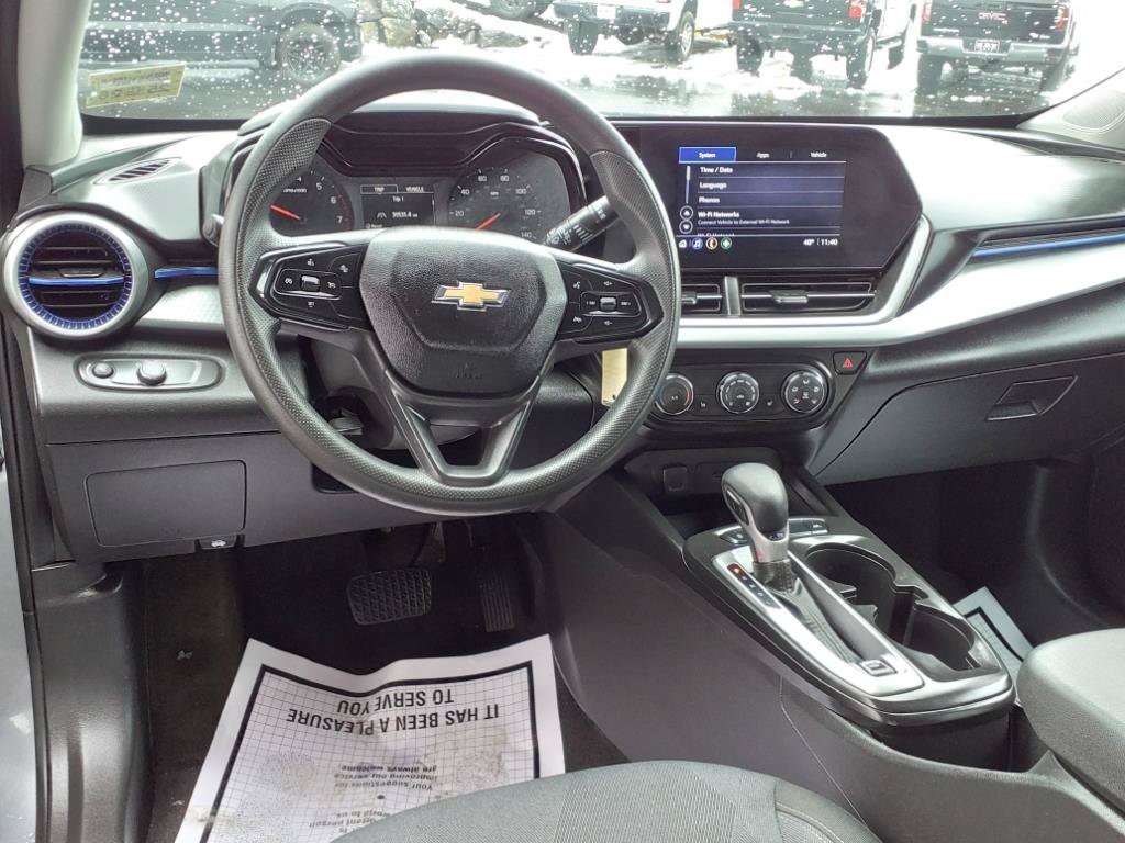 Used 2024 Chevrolet Trax LS w/ LS Convenience Package FWD image 9