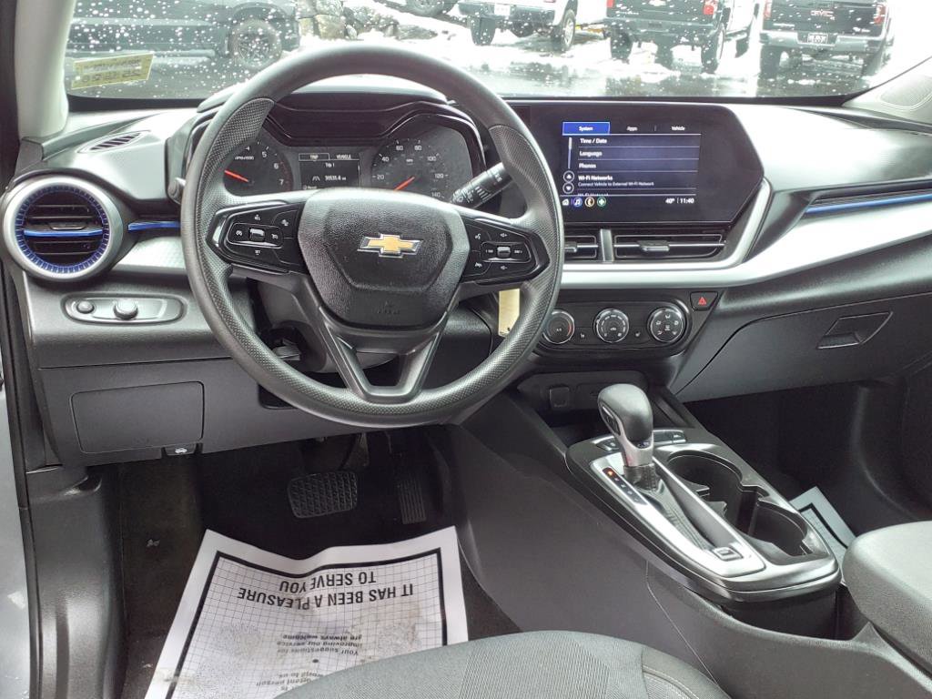 Used 2024 Chevrolet Trax LS w/ LS Convenience Package image 9