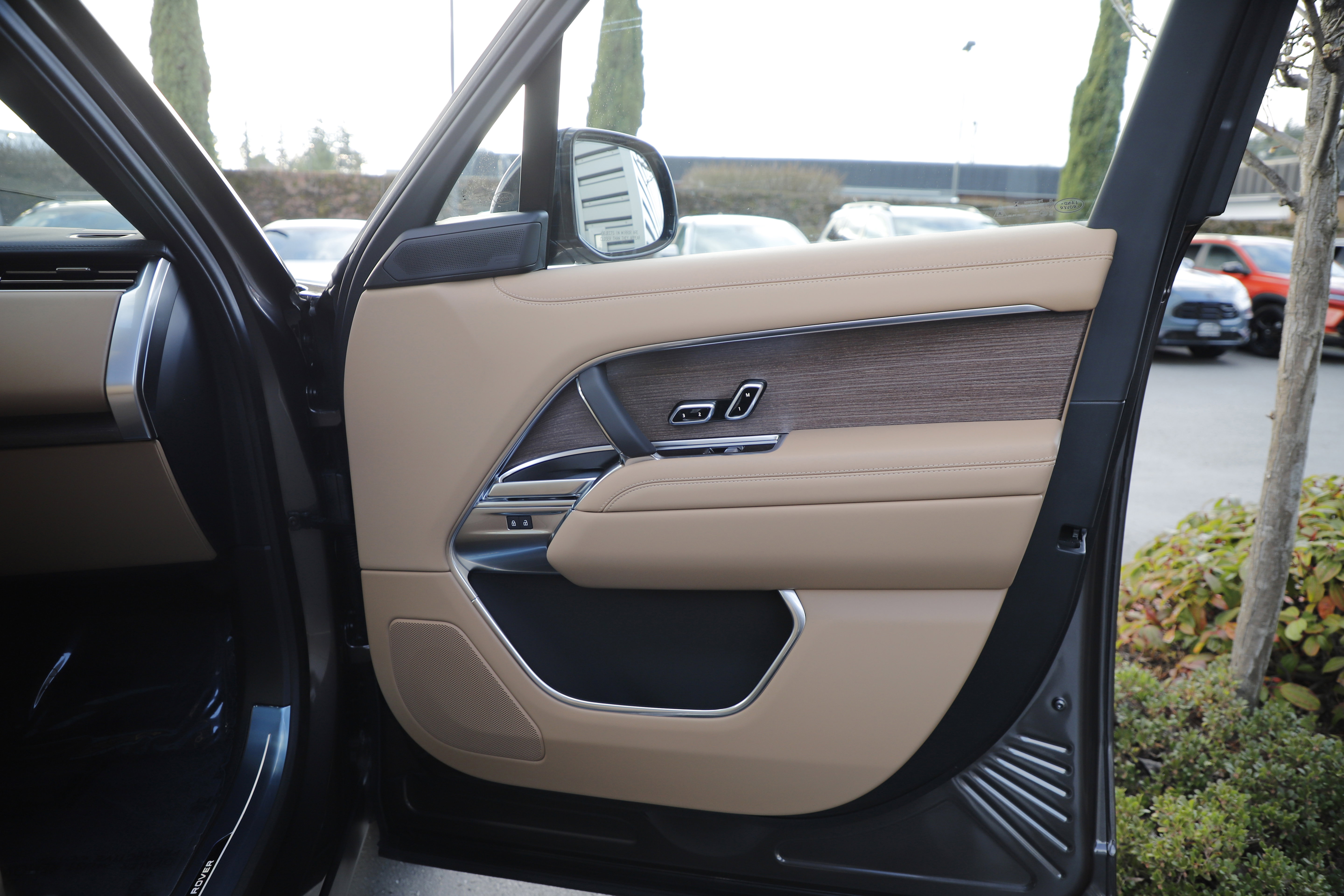 New 2026 Land Rover Range Rover SE image 9