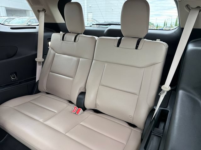 Used 2022 Ford Explorer Limited w/ Equipment Group 301A AWD/4WD image 23