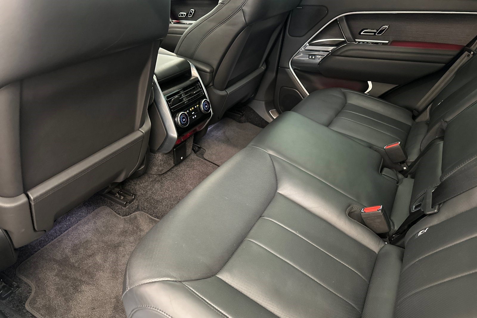 Used 2023 Land Rover Range Rover SE image 26