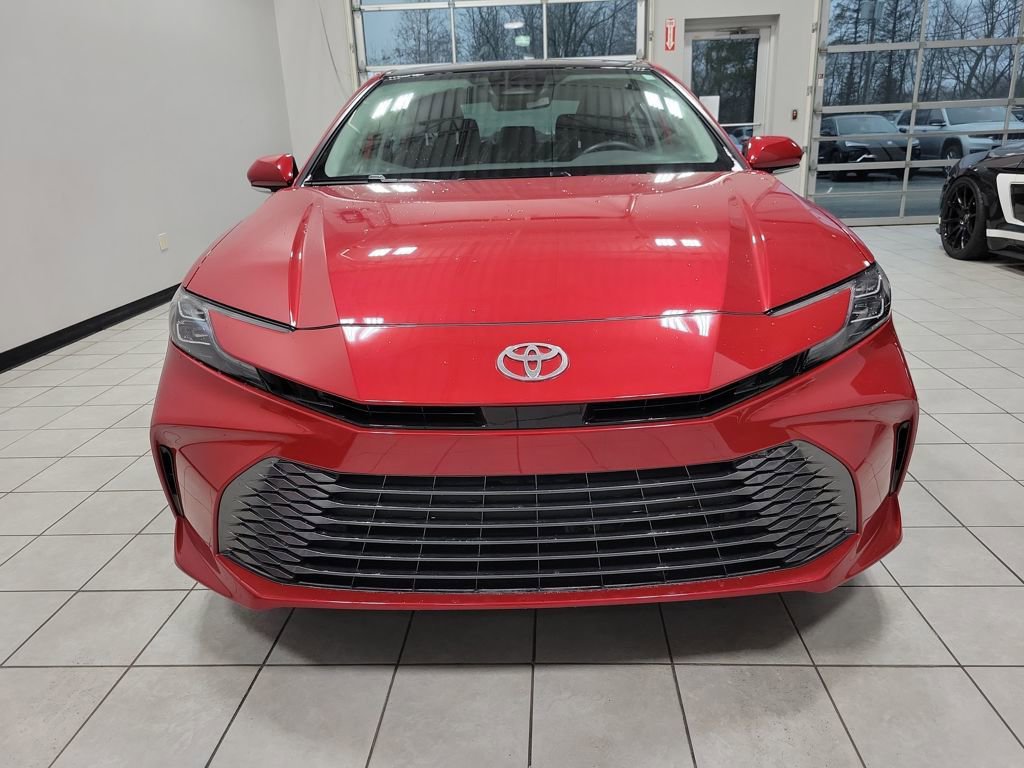 Used 2025 Toyota Camry XLE video 2