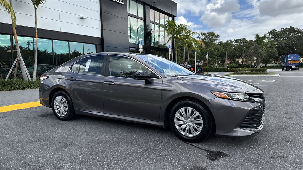 Used 2018 Toyota Camry L image 7