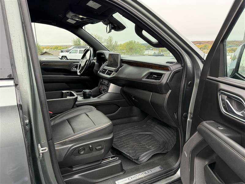 Used 2023 Chevrolet Suburban Premier image 10