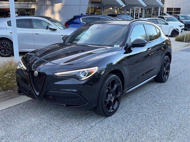 Used 2023 Alfa Romeo Stelvio Estrema AWD/4WD image 2