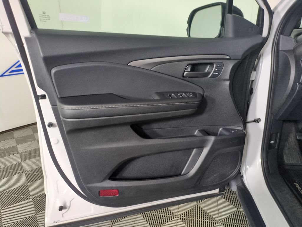 Used 2024 Honda Passport EX-L image 11