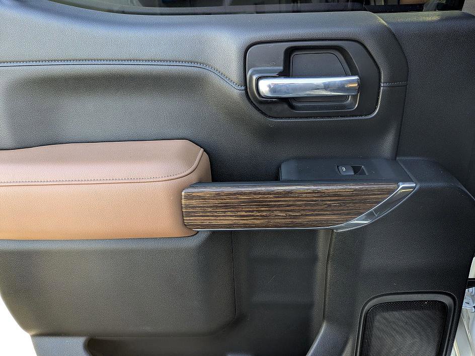 Used 2022 Chevrolet Silverado 1500 High Country w/ Technology Package image 24