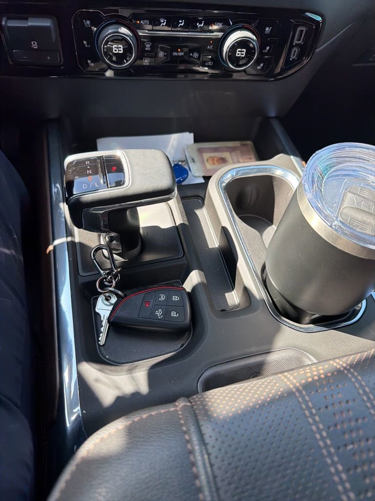 Used 2024 Chevrolet Silverado 1500 High Country w/ Technology Package image 4