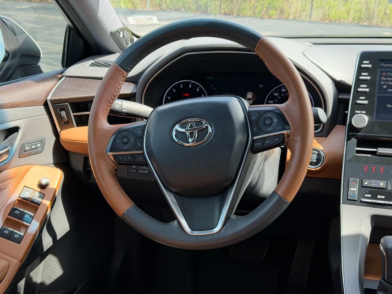 Used 2019 Toyota Avalon Limited image 13