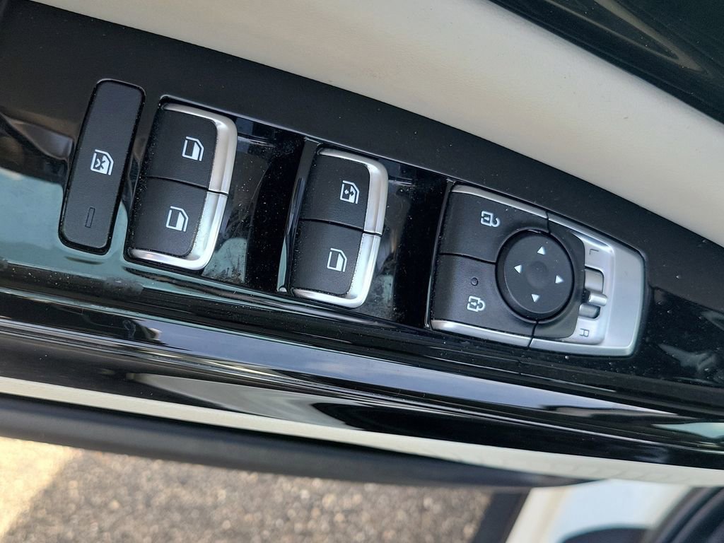 Used 2024 Kia Carnival EX FWD image 9