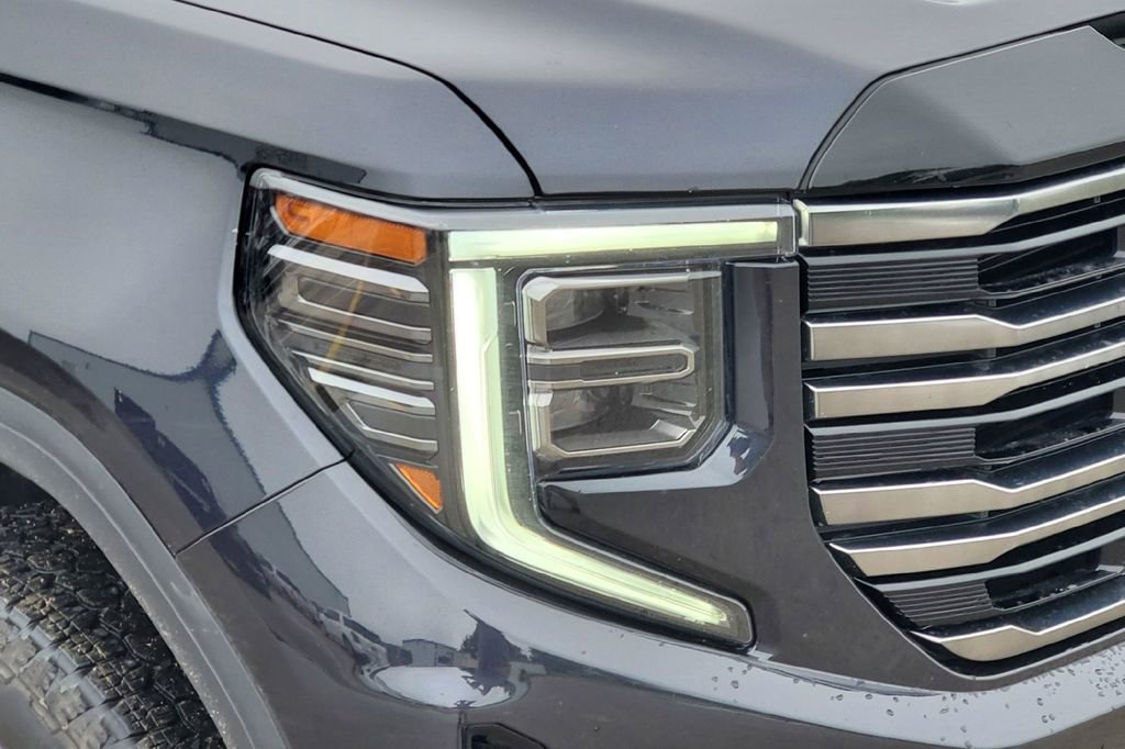 Used 2025 GMC Sierra 1500 AT4 w/ AT4 Premium Package AWD/4WD image 3