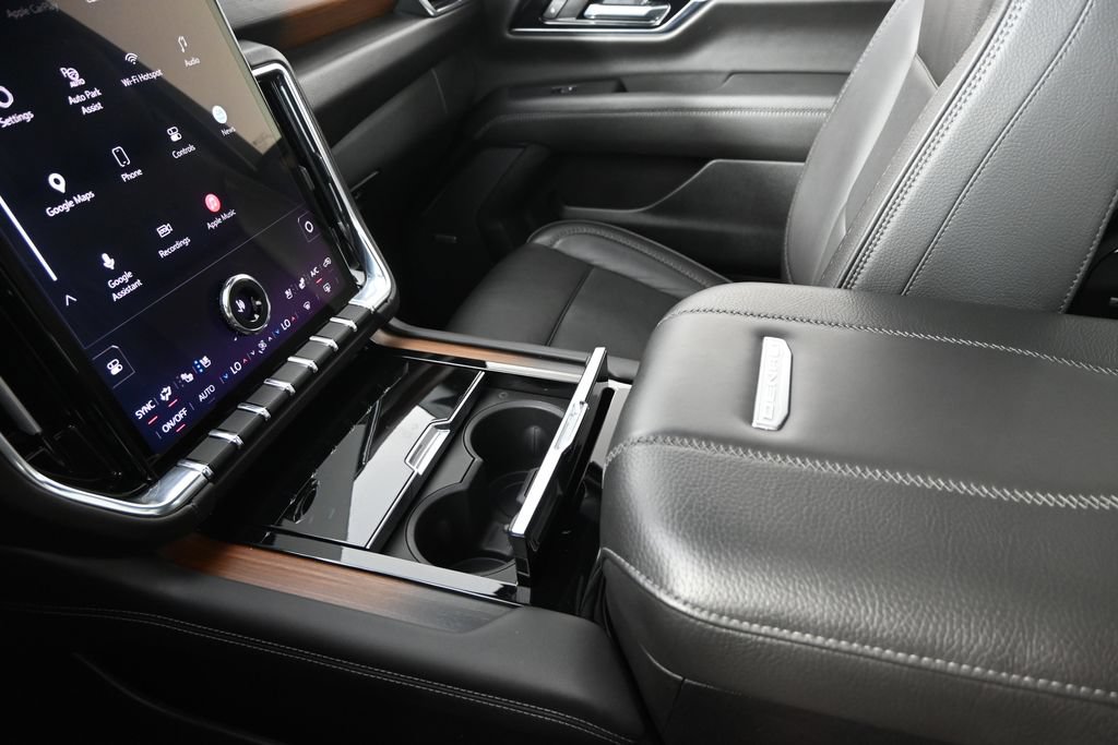 Used 2025 GMC Yukon Denali w/ Sun & Power Step Package AWD/4WD image 34