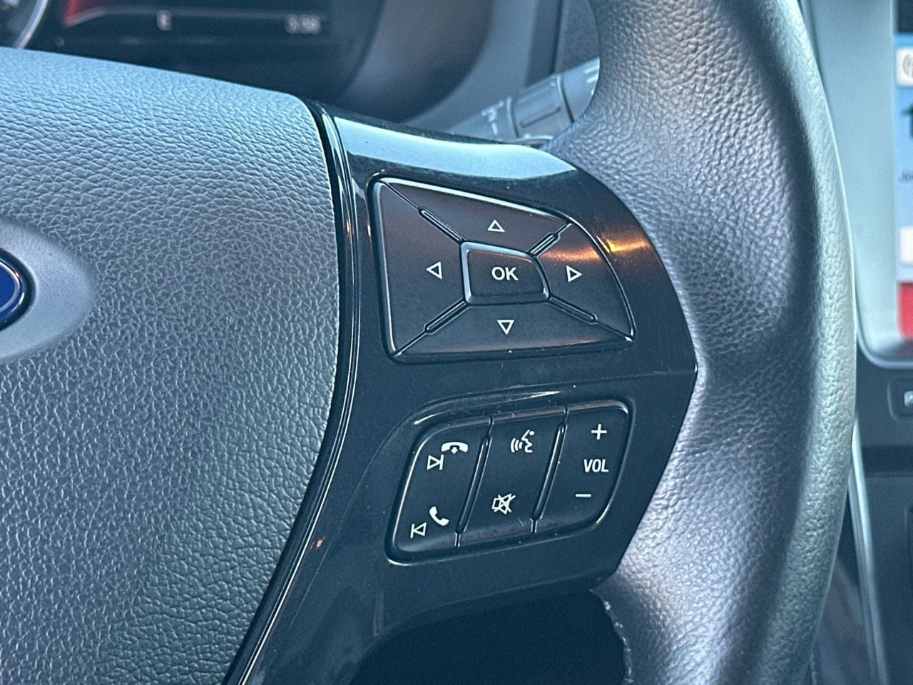 Used 2017 Ford Explorer XLT w/ Equipment Group 202A FWD image 26