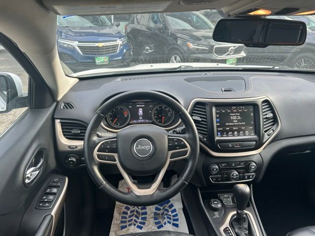 Used 2018 Jeep Cherokee Limited image 18