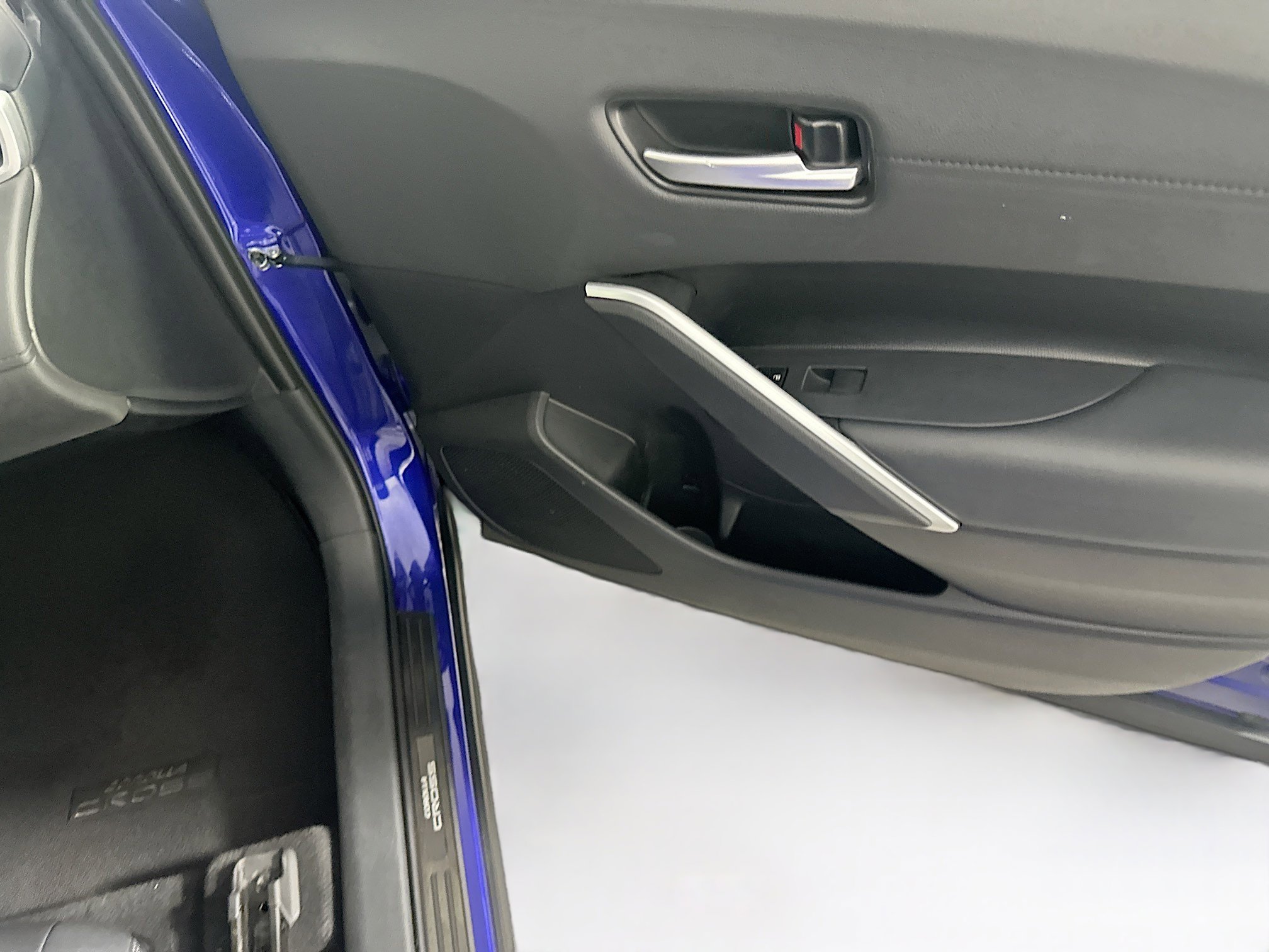 Used 2024 Toyota Corolla Cross XLE w/ Convenience Package image 33