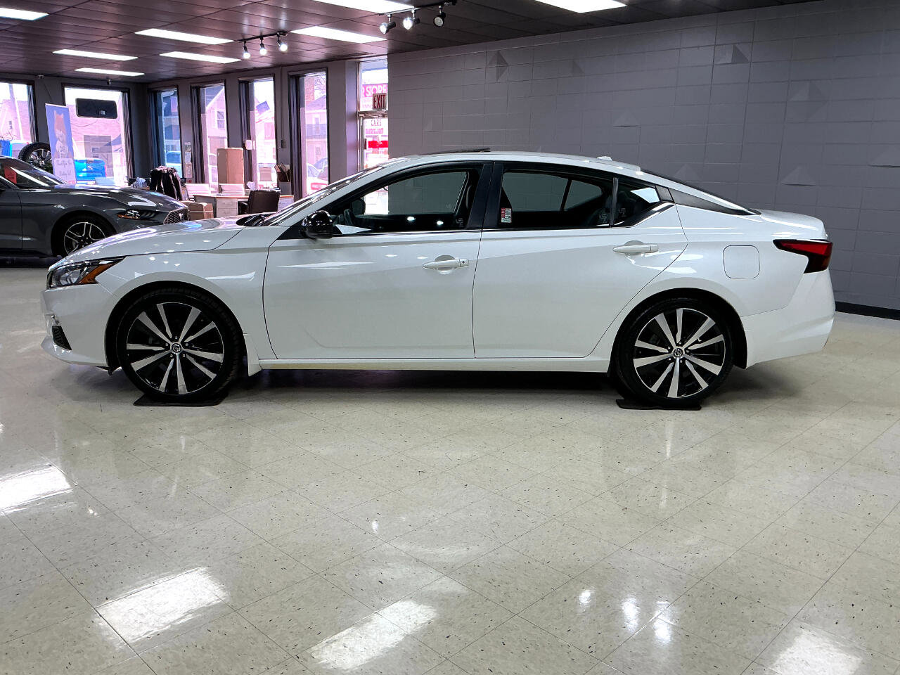 Used 2021 Nissan Altima 2.5 SR w/ SR Premium Package image 8