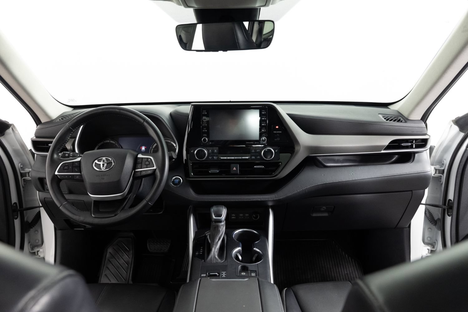 Used 2022 Toyota Highlander XLE FWD image 38