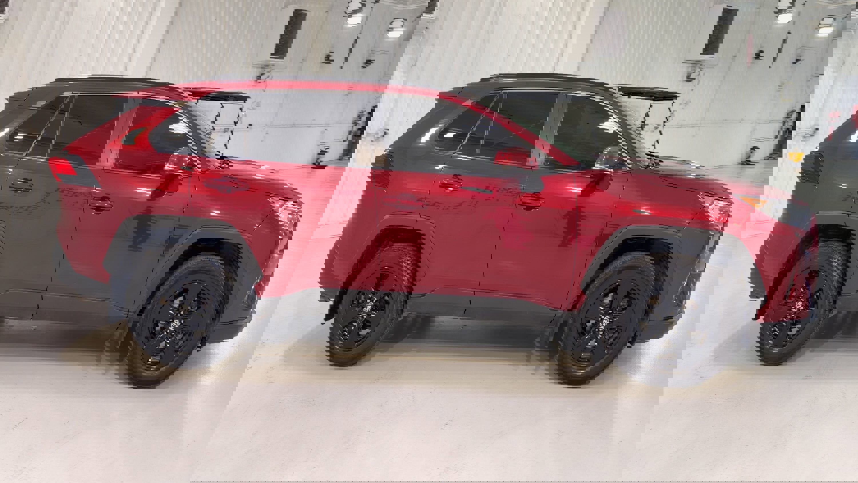 Used 2021 Toyota RAV4 XLE image 2