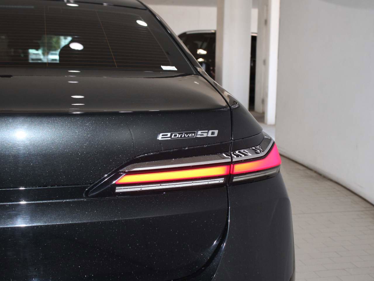 Certified 2024 BMW i7 eDrive50 w/ Executive Package RWD image 6