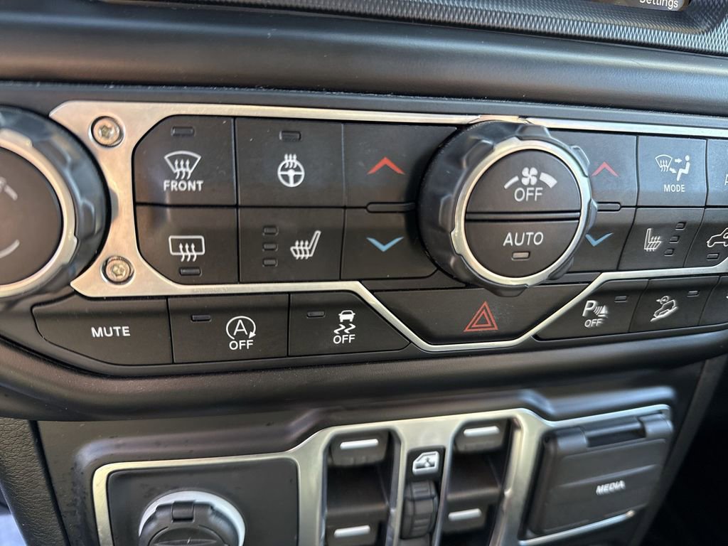 Used 2021 Jeep Wrangler Unlimited Sahara image 30