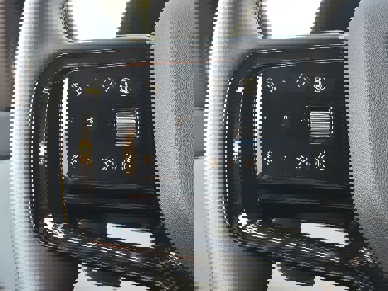 Used 2026 Land Rover Range Rover Evoque Dynamic SE image 25