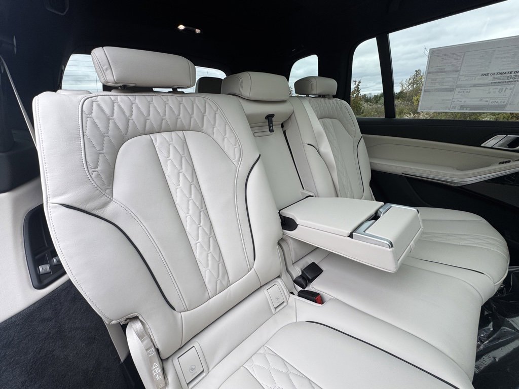 New 2026 BMW X7 M60i w/ Executive Package image 25