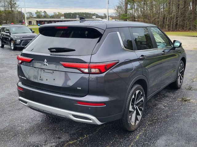 Used 2024 Mitsubishi Outlander SE image 2