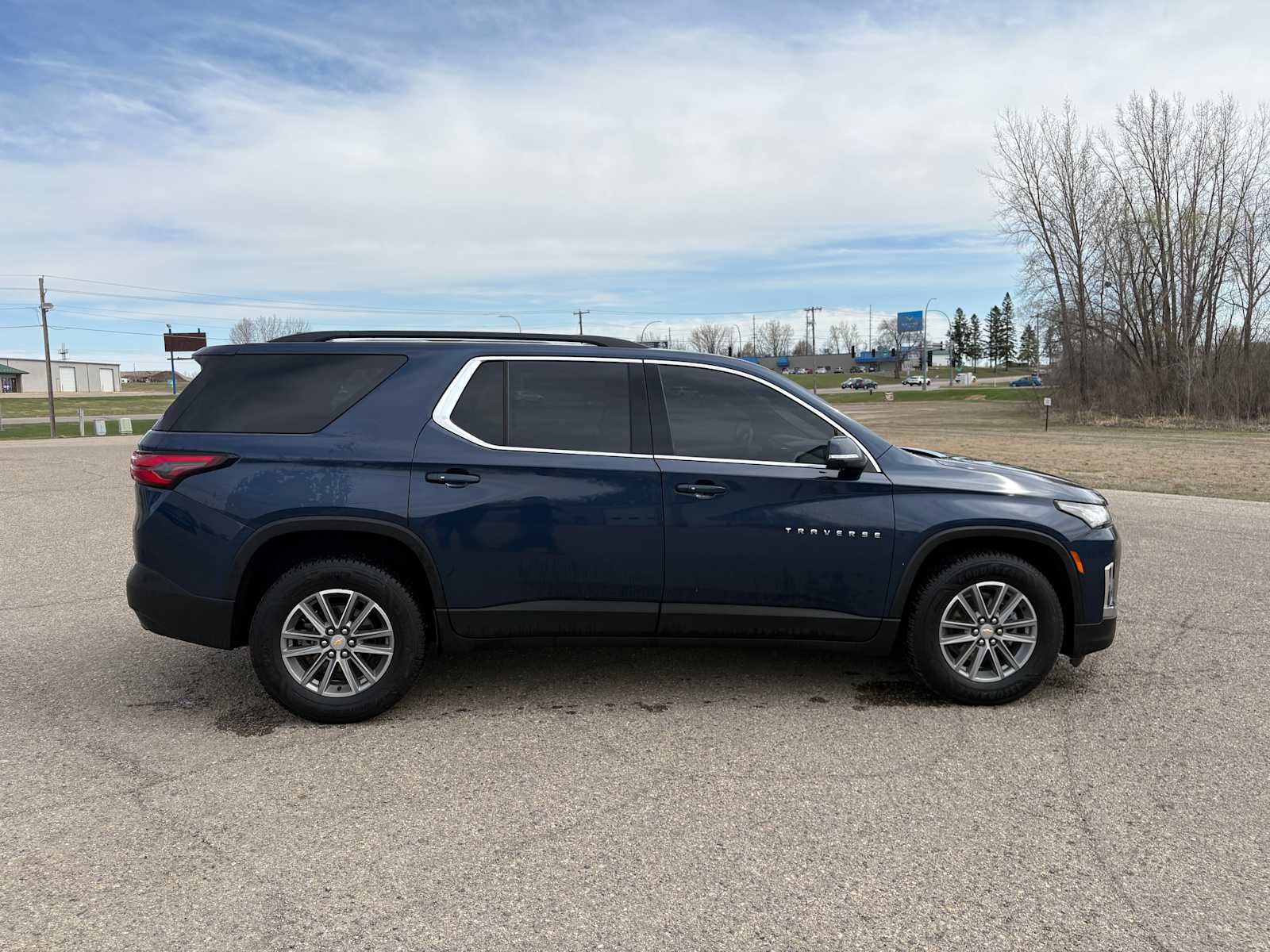 Used 2022 Chevrolet Traverse LT AWD/4WD image 3