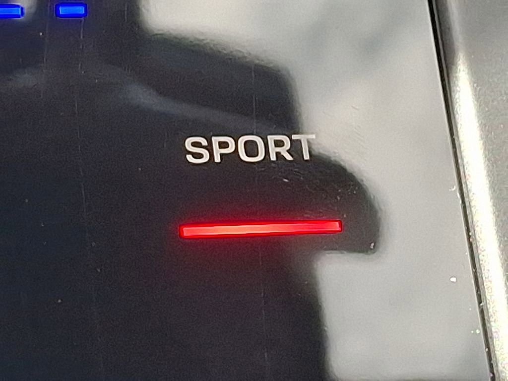 Used 2025 Porsche Macan image 25