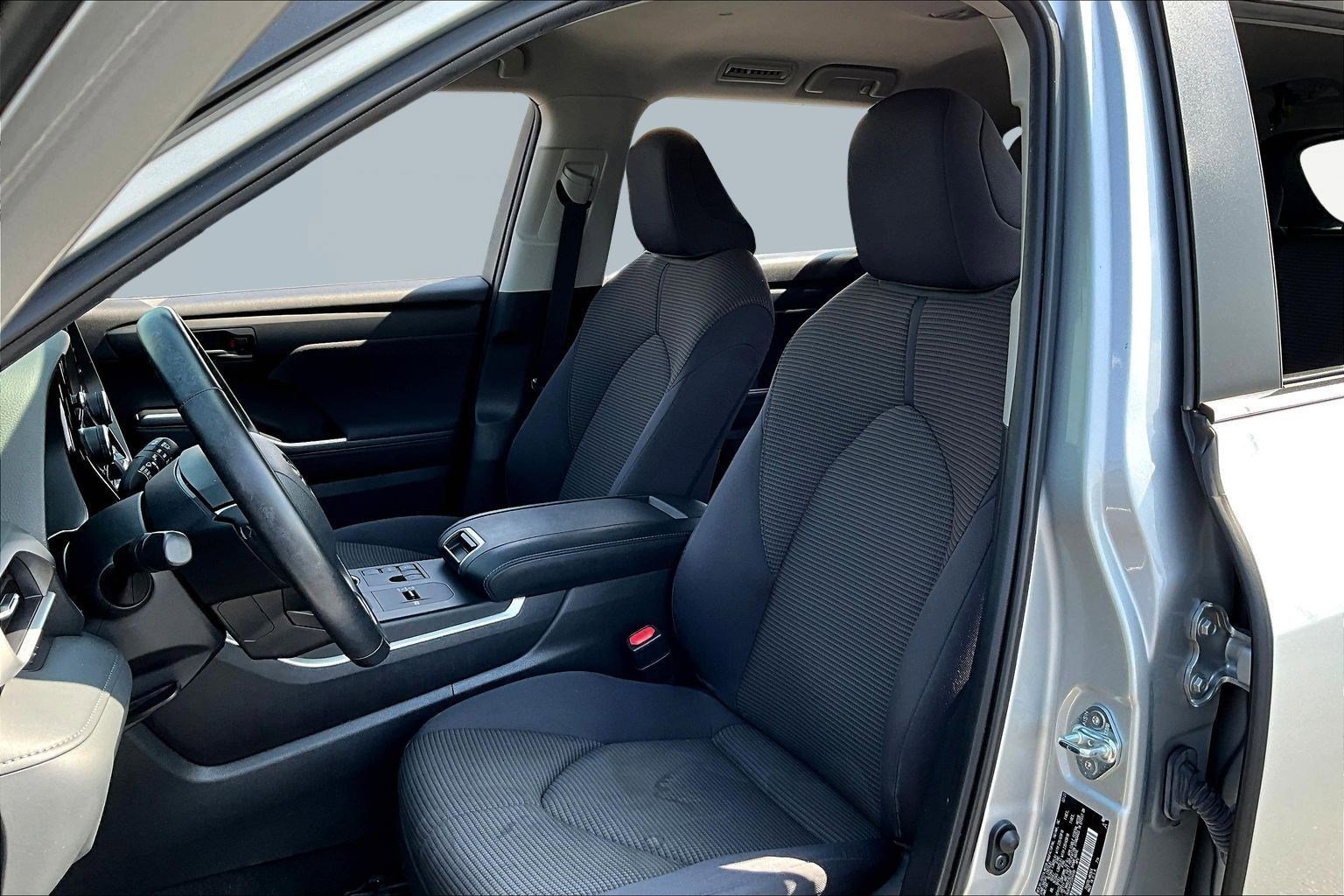 Used 2023 Toyota Highlander LE image 21