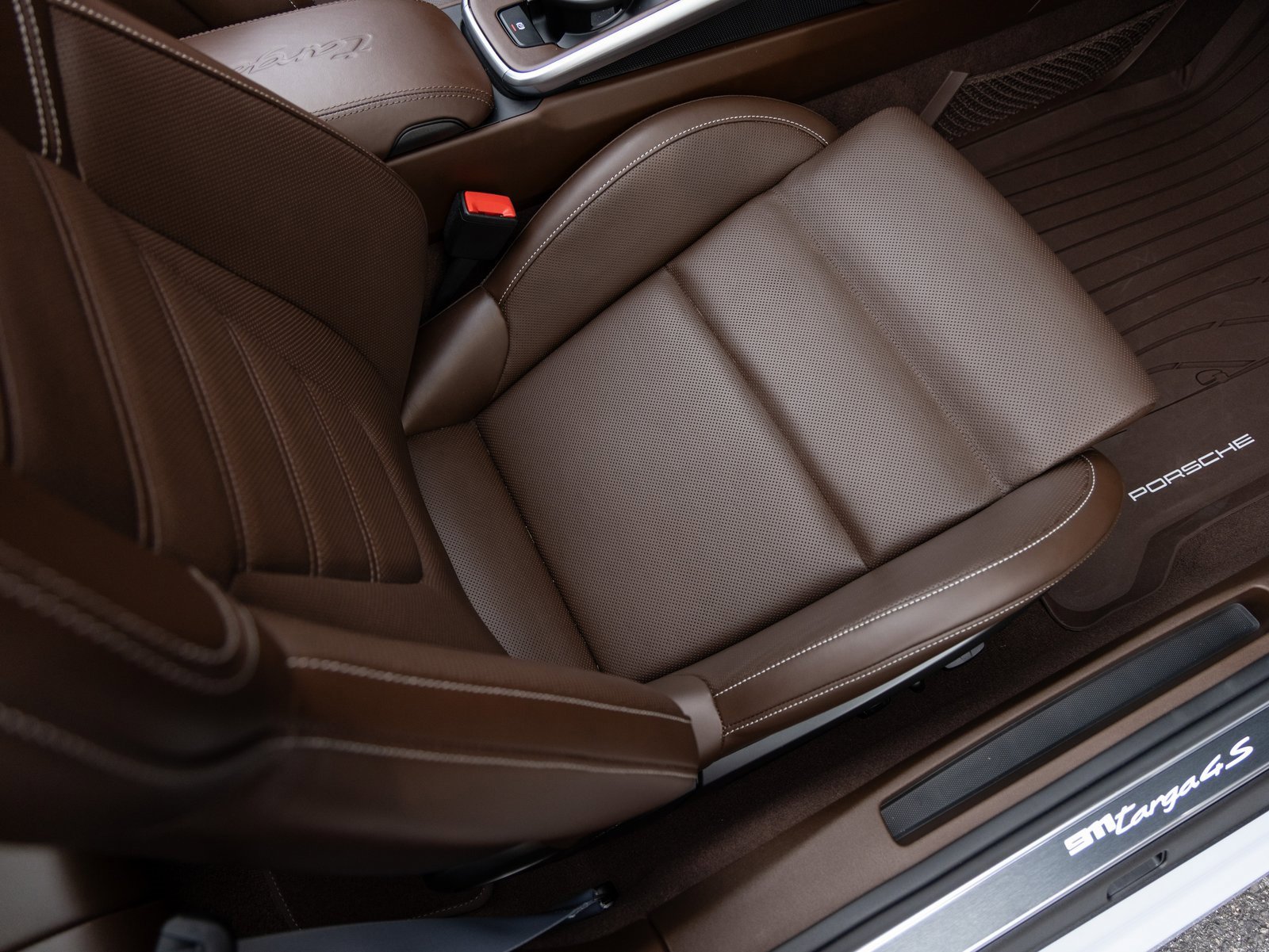 Used 2024 Porsche 911 Targa 4S w/ Premium Package image 32