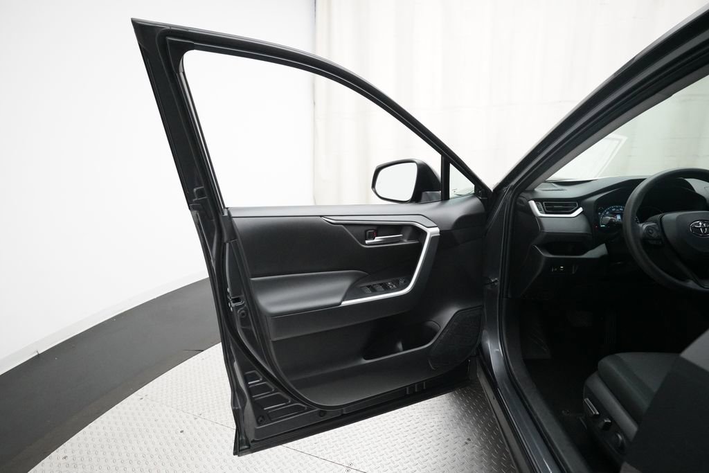 Used 2025 Toyota RAV4 XLE image 27