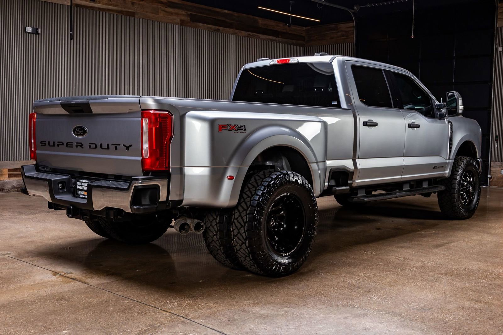 Used 2023 Ford F350 XLT w/ FX4 Off-Road Package image 10