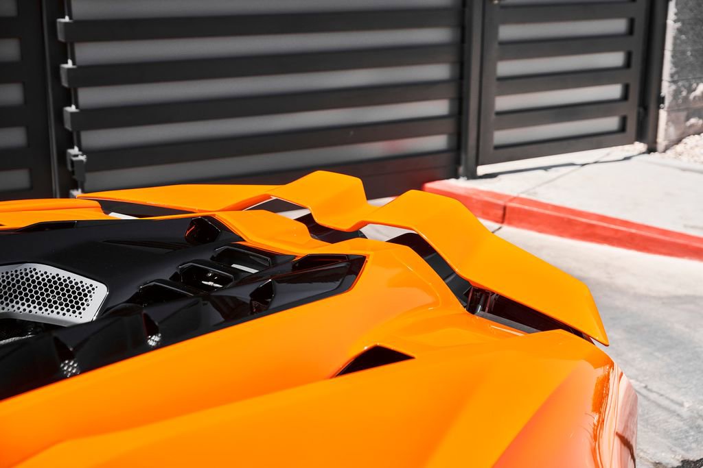Used 2024 Lamborghini Revuelto AWD/4WD image 12