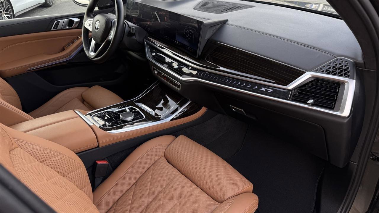 Used 2024 BMW X7 xDrive40i image 51