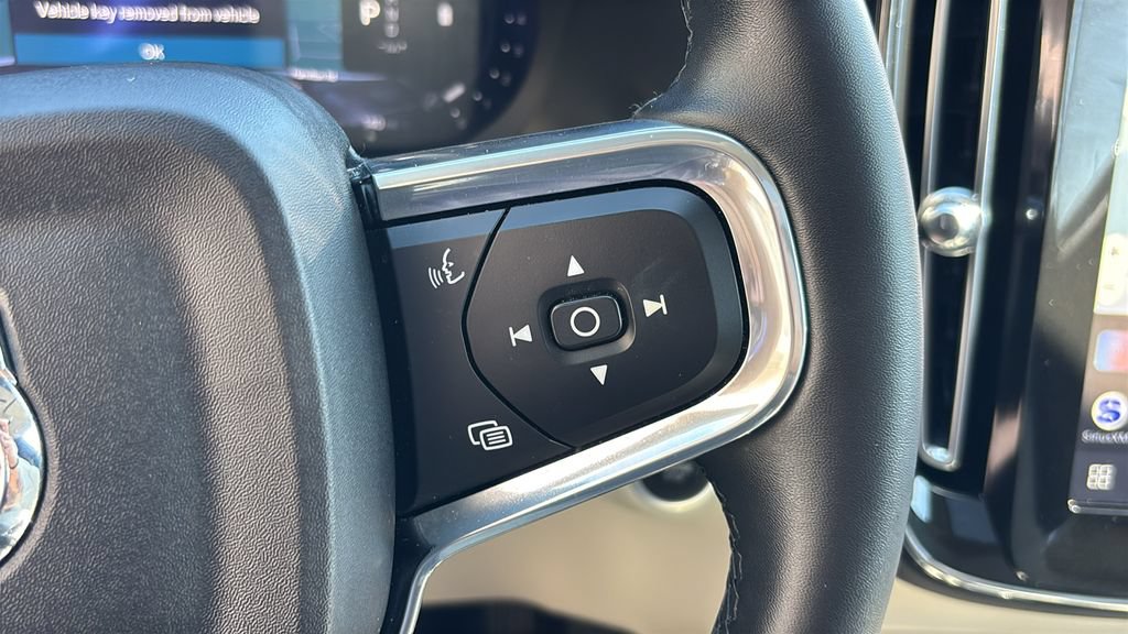 Certified 2026 Volvo XC40 B5 Plus AWD/4WD image 17