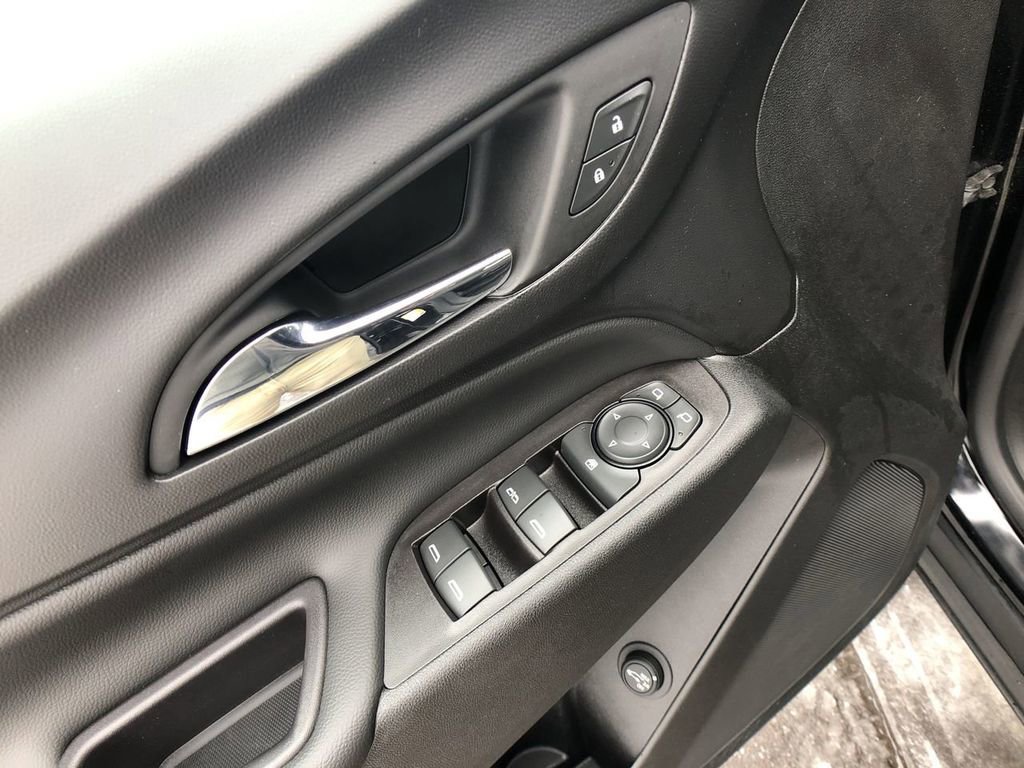 Used 2020 Chevrolet Equinox LT w/ Driver Convenience Package image 14