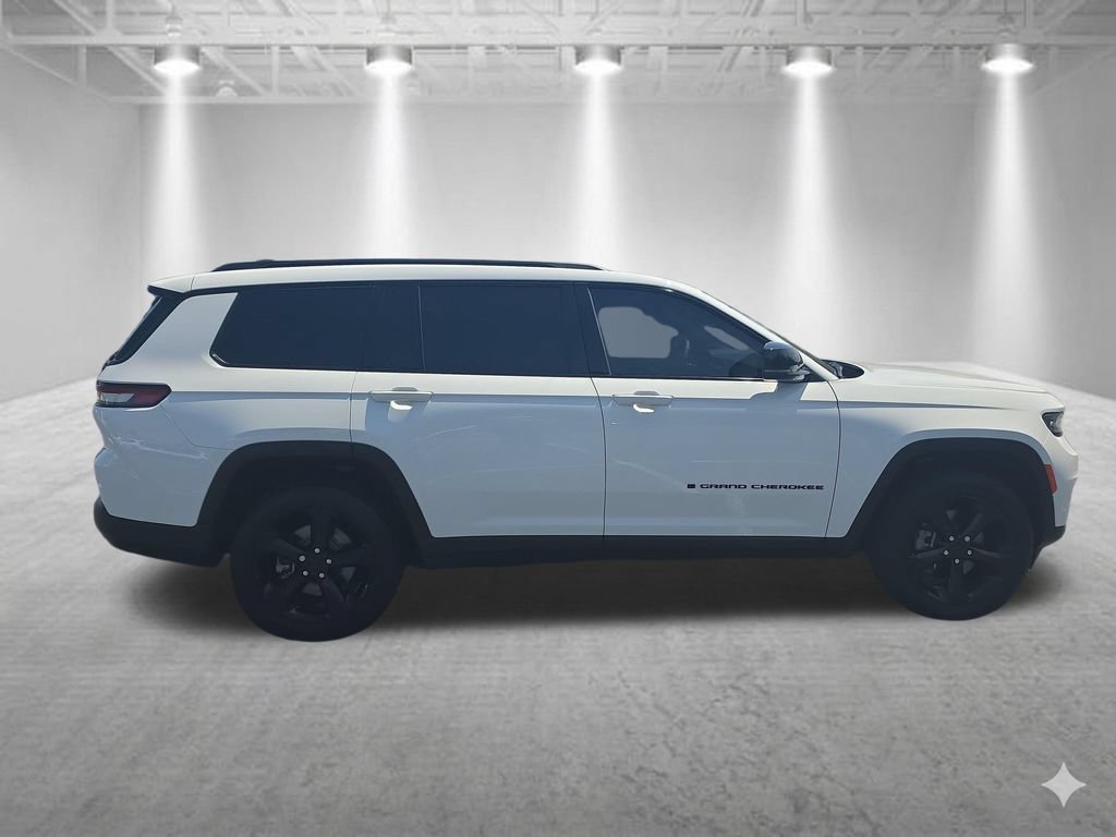 Used 2024 Jeep Grand Cherokee L Limited w/ Black Appearance Package AWD/4WD image 8