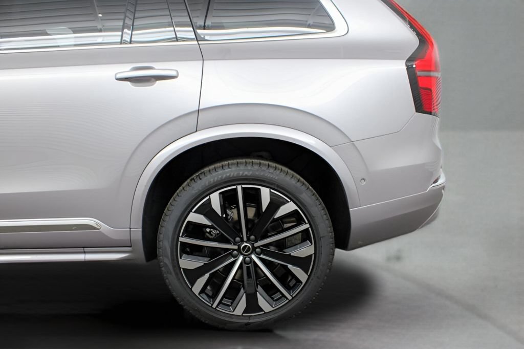 Certified 2026 Volvo XC90 B6 Plus w/ Protection Package Premier AWD/4WD image 33