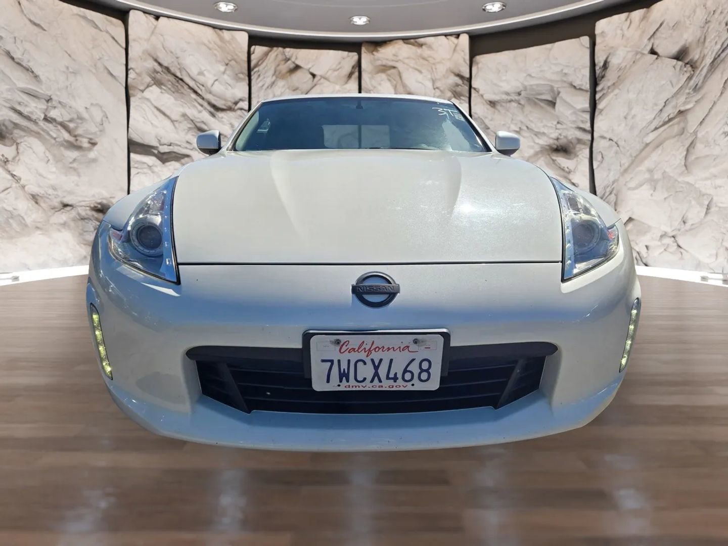 Used 2016 Nissan 370Z Coupe image 2