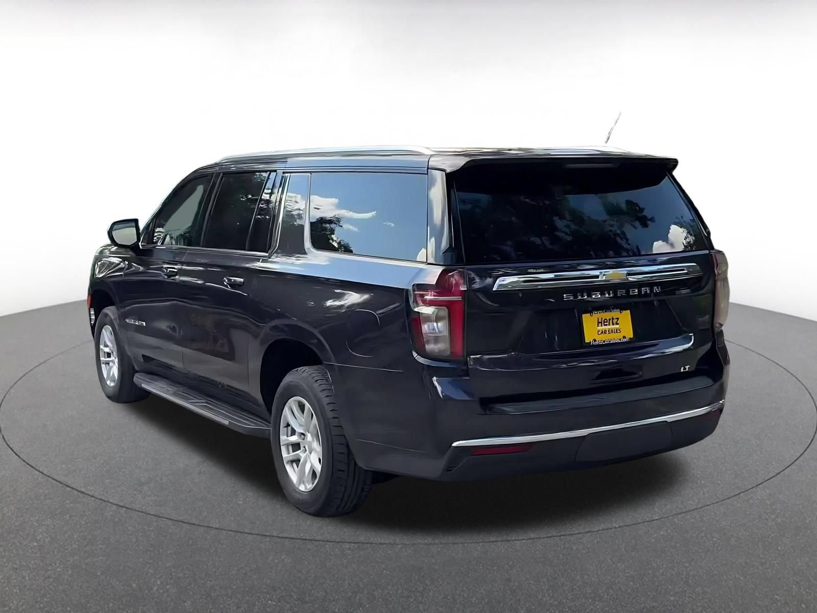 Used 2024 Chevrolet Suburban LT RWD image 10