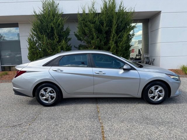Used 2022 Hyundai Elantra SE FWD image 5