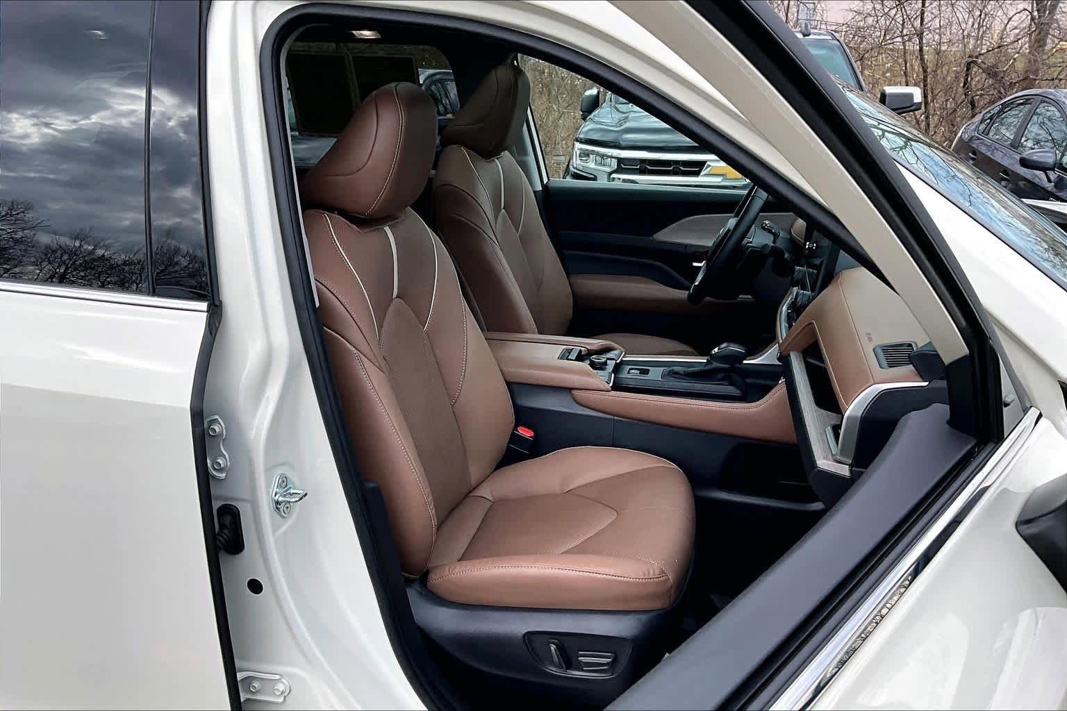 Used 2024 Toyota Grand Highlander Platinum image 8