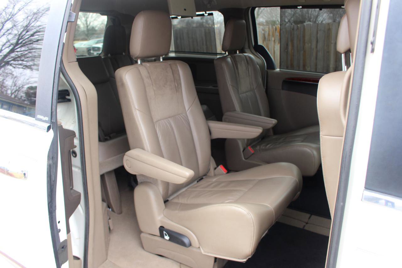 Used 2013 Chrysler Town & Country Limited w/ Trailer Tow Group FWD image 40
