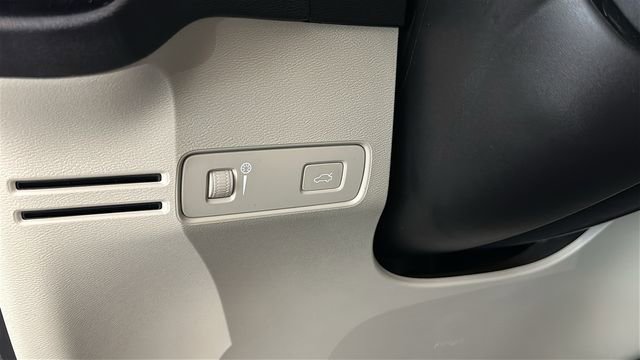 Used 2021 Volvo XC40 T4 Momentum FWD image 20